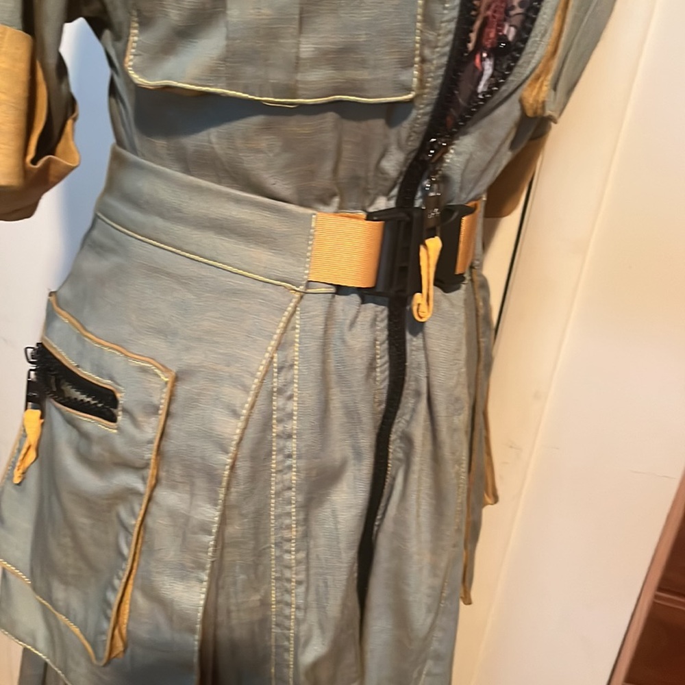 Very unique European dress - Picture 7 of 8